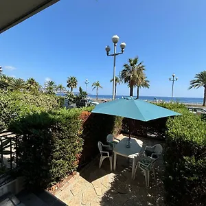 Appartement Idéal Rez-de-jardin Face à La Méditerranée, Nice