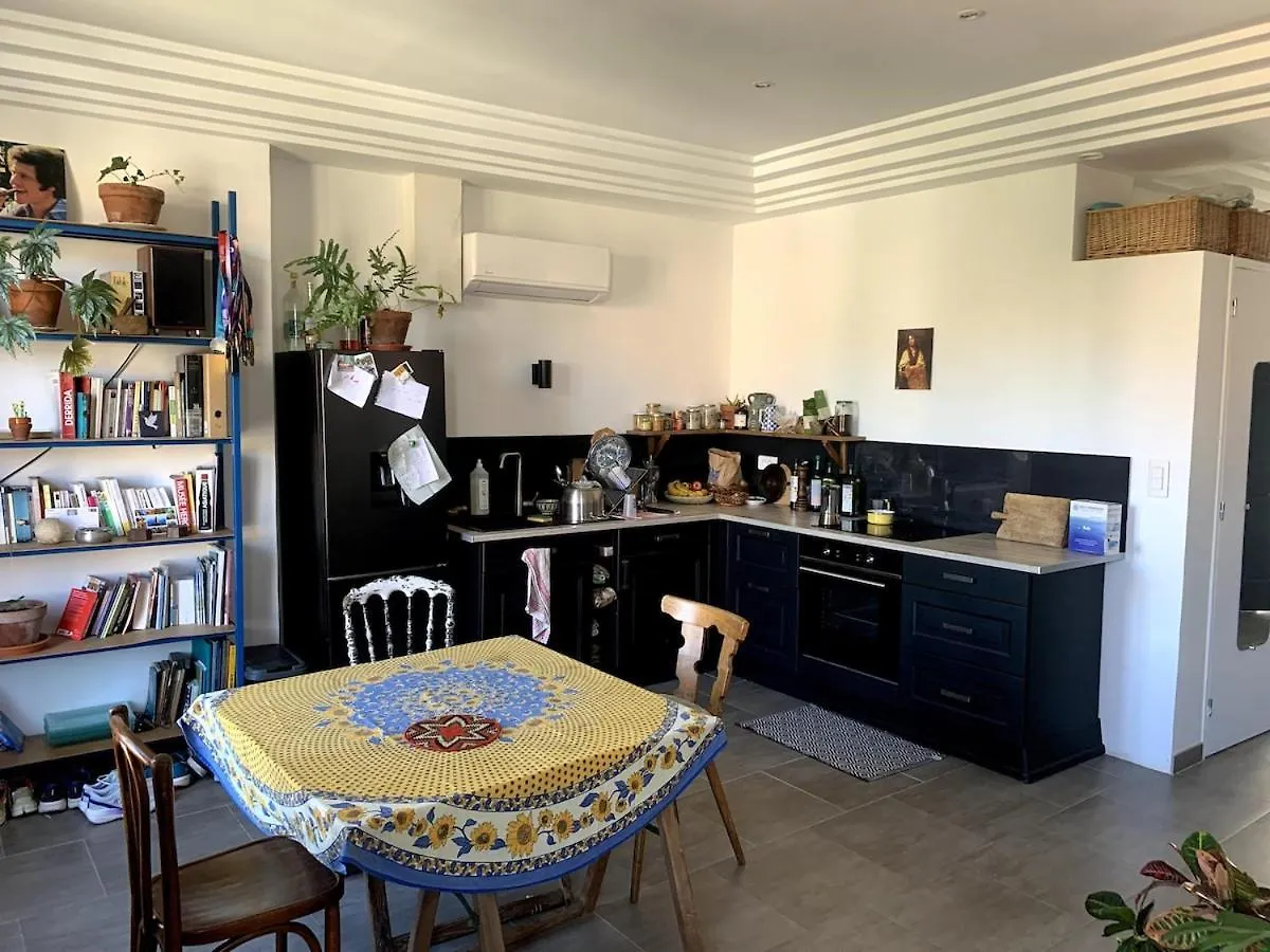 3-R Bright, Beach Within 15 Min Walk Nice Apartment