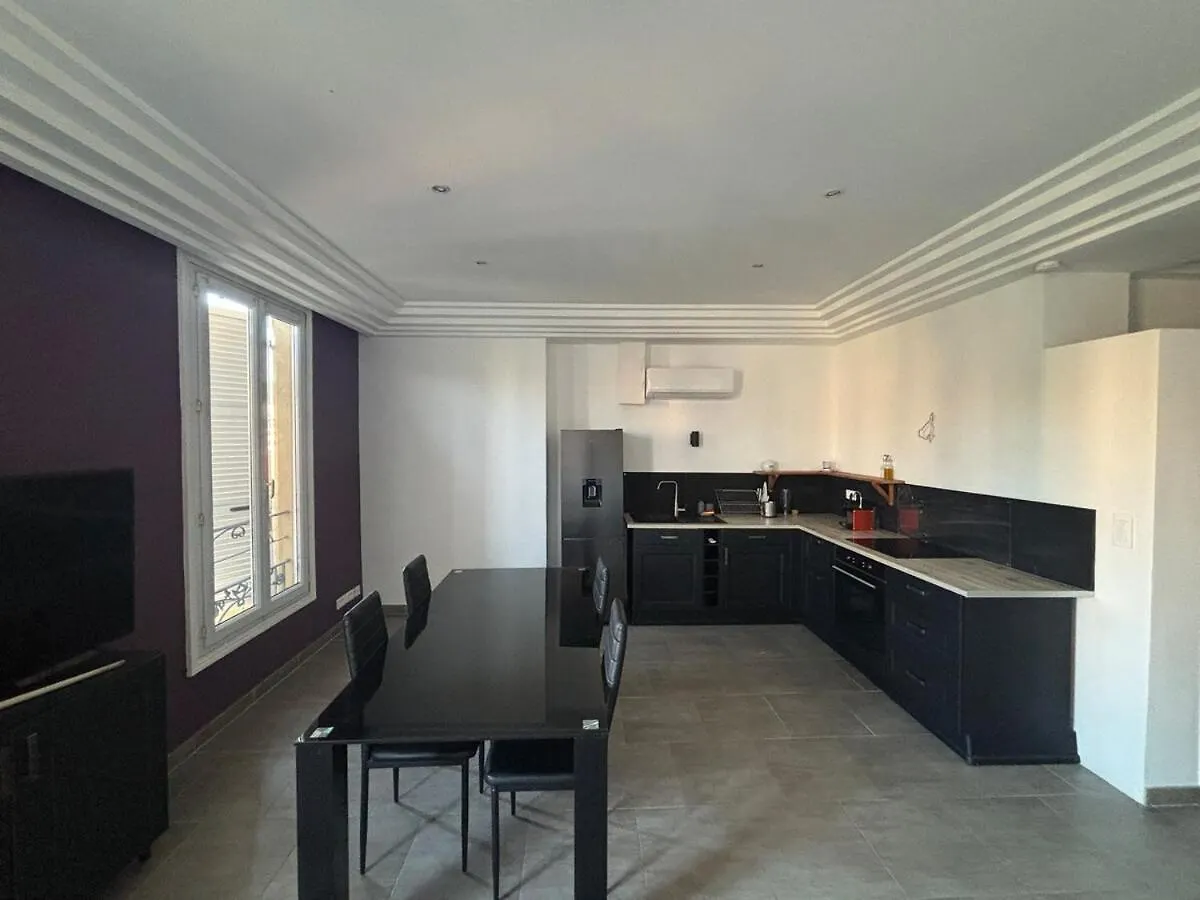 Appartement 3-R Bright, Beach Within 15 Min Walk Nice