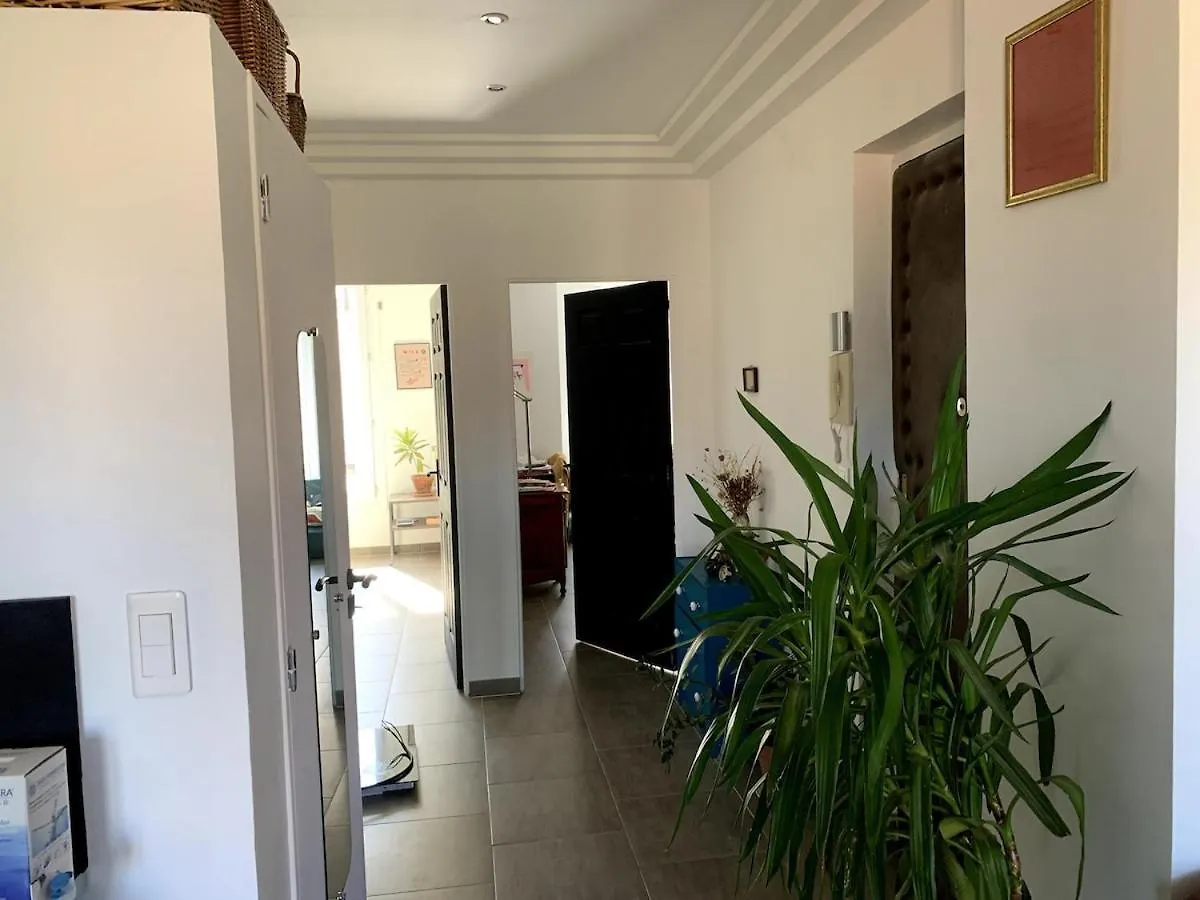 Apartment 3-R Bright, Beach Within 15 Min Walk Nice France