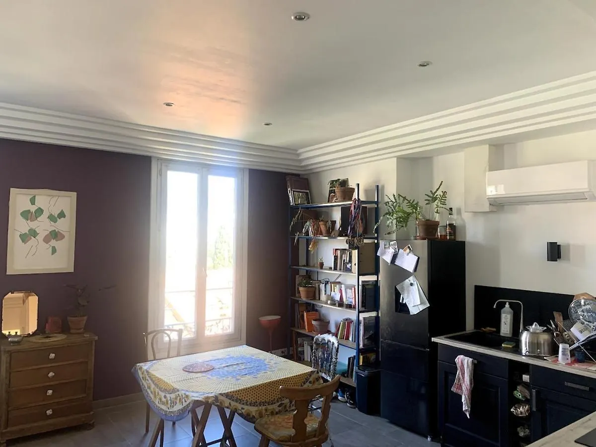 3-R Bright, Beach Within 15 Min Walk Nice Apartment
