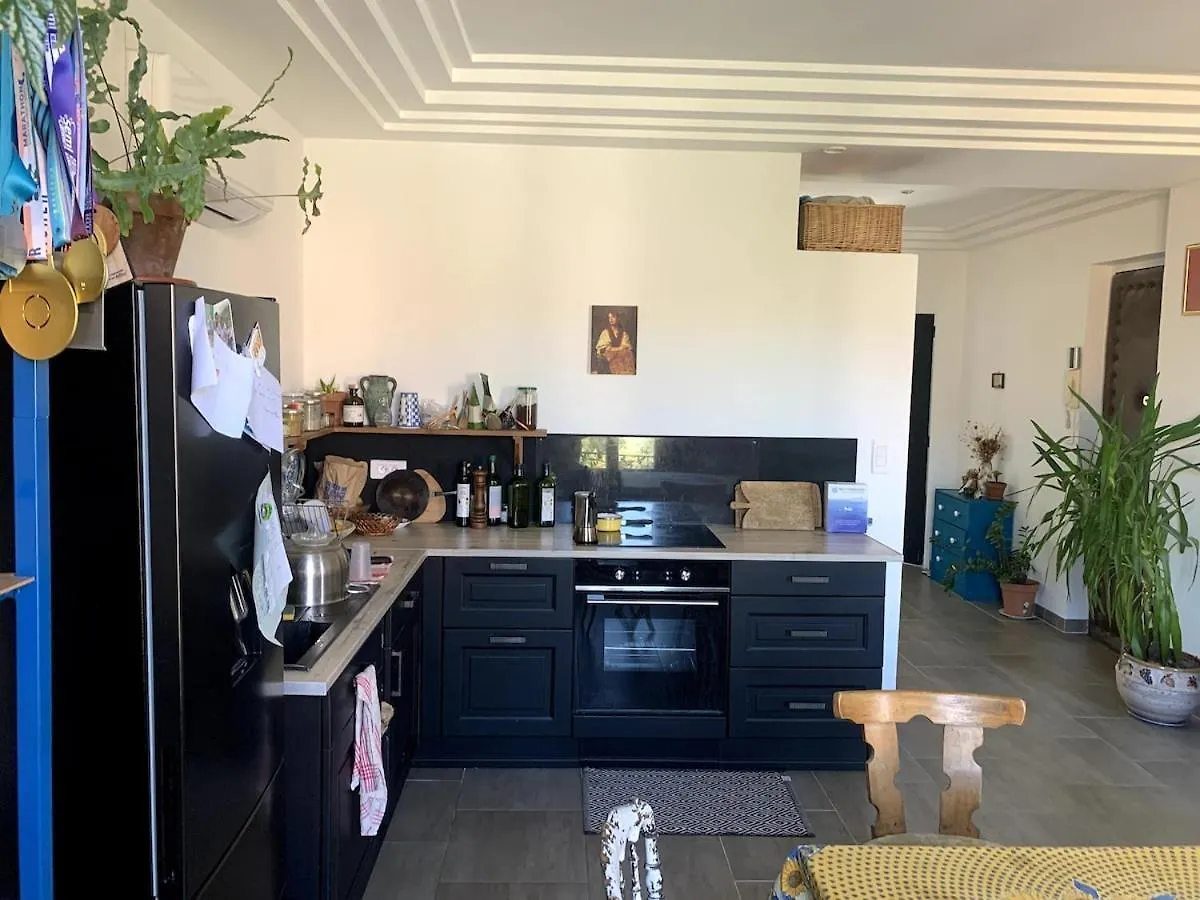 Apartment 3-R Bright, Beach Within 15 Min Walk Nice France
