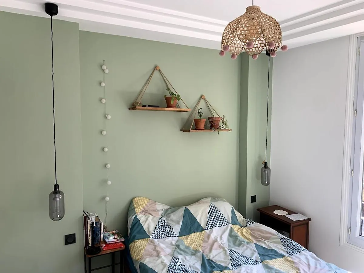 Apartment 3-R Bright, Beach Within 15 Min Walk Nice