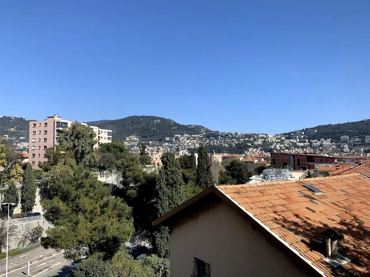 3-R Bright, Beach Within 15 Min Walk Nice Apartment