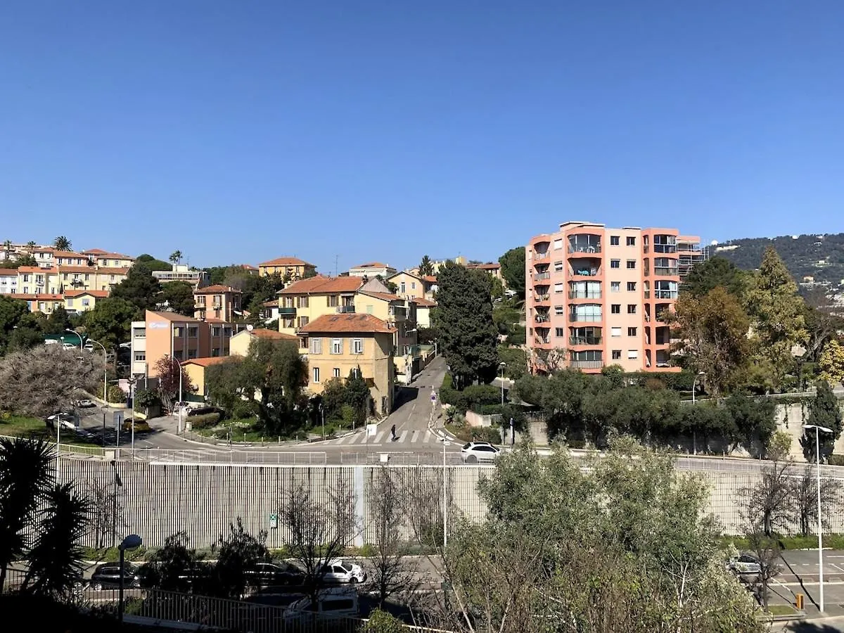 3-R Bright, Beach Within 15 Min Walk Nice Apartment