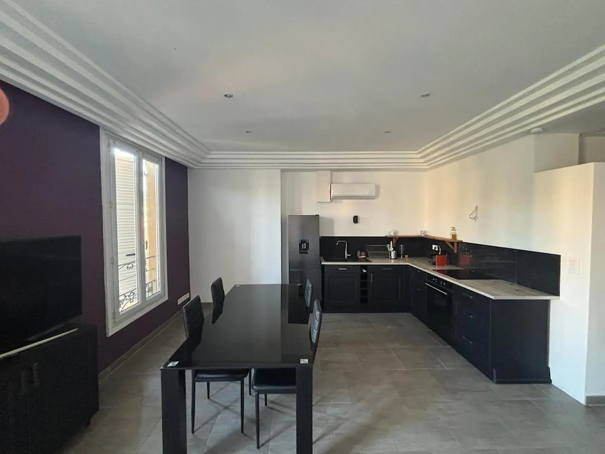 3-R Bright, Beach Within 15 Min Walk Nice Apartment